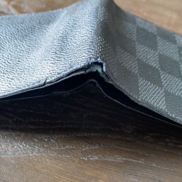 Authentic Louis Vuitton Damier Graphite Wallet - Picture 9 of 12